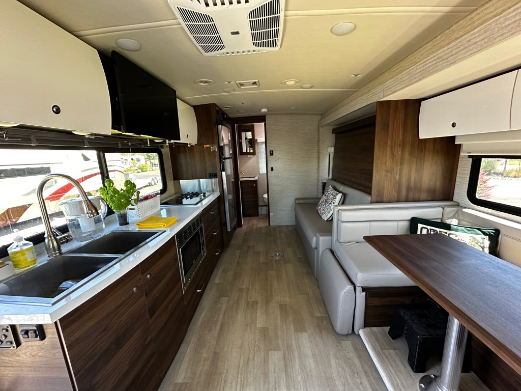 2024 Navion 24D